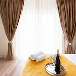 Stepup Apartment, Downtown Bucharest, Center, Balcony View Lägenhet *